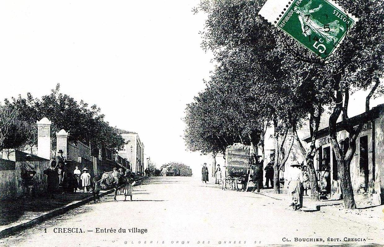 828- Crescia - Entree du village.jpg